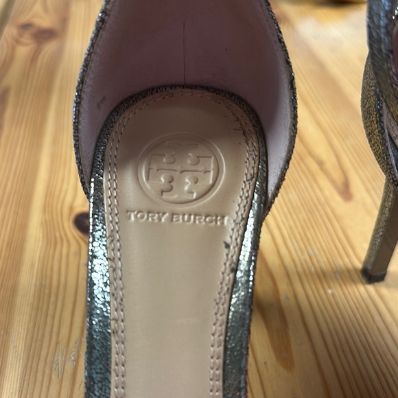 Tory Burch Keri Crackled Metallic Sandal Pewter Stiletto Heels size 8.5 - Picture 2 of 8